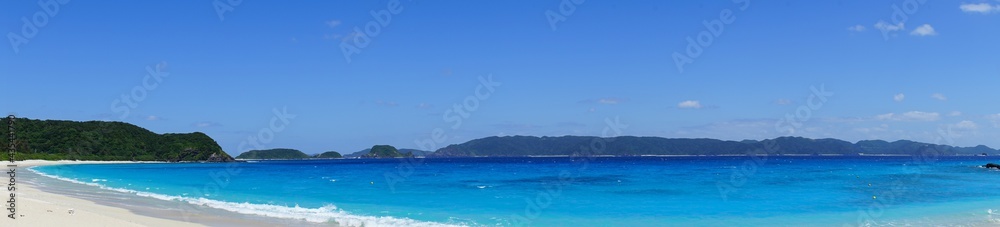 Beautiful summer scenery. calm waves on the blue water. Furuzamami Beach in Zamami island, Okinawa, Japan. Panoramic view - 日本 沖縄 座間味島 古座間味ビーチ	