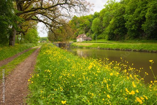 Canal de Nivernay nahe Clamecy im Burgund photo