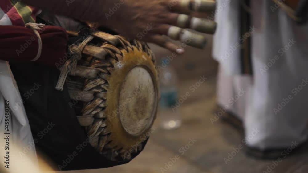 Stockvideo A close up shot of male devotee or Hindu priest playing ...