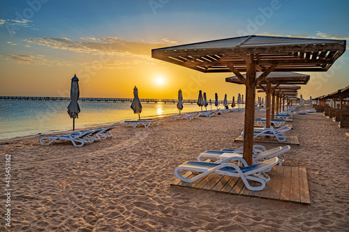 Obraz na płótnie Scenic view of a beautiful sunrise over the Hurghada beach in Egypt in the summertime w salonie