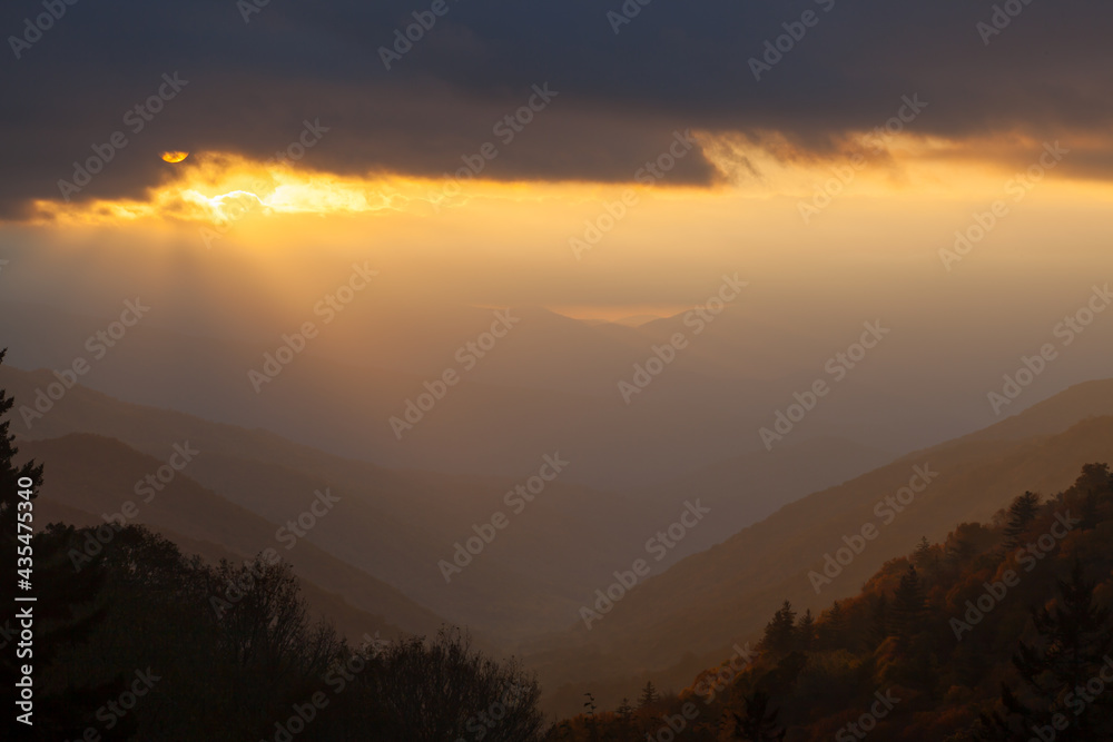 Fototapeta premium Sunrise in the Smoky Mountain