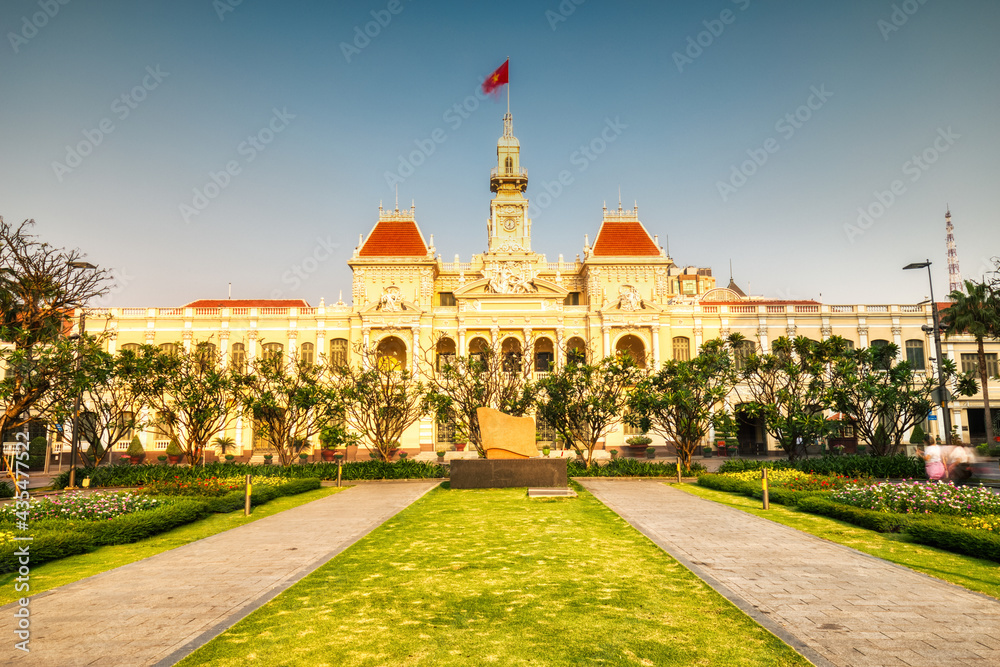 Obraz premium People's Committee of Ho Chi Minh City at Sunset
