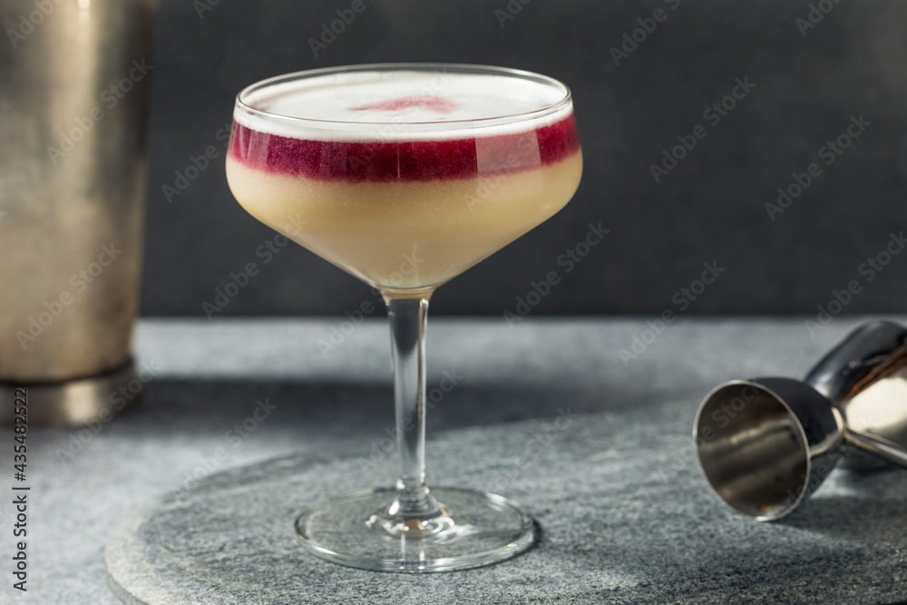 Boozy Refreshing New York Sour Boozy Refreshing New York Sour