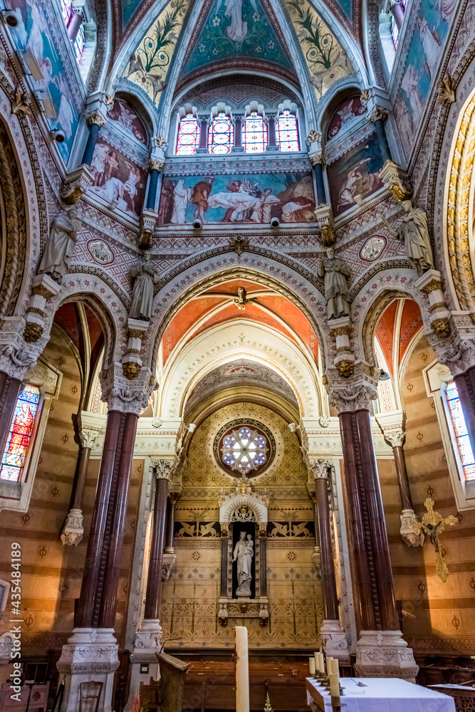 Fototapeta premium Dans la Basilique Saint-Sixte d'Ars