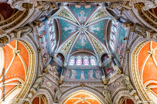 Dans la Basilique Saint-Sixte d'Ars photo