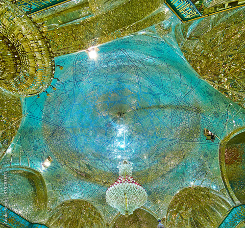 Платно The dome of Imam Zadeh Jafar Mausoleum, Yazd, Iran