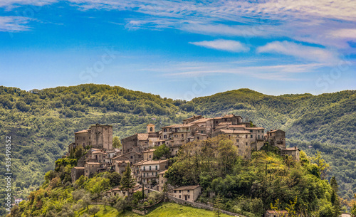 Castel di Tora photo