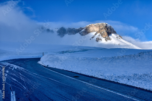 Großglockner, Großglockner-Hochalpenstraße, Großglocknerstraße, Hochalpenstraße, Winter, Frühling, Eis, vereist, Asphalt, Schnee, kalt, Schneeräumung, geräumt, befahrbar, Kanal, Schneestangen, hochalp photo