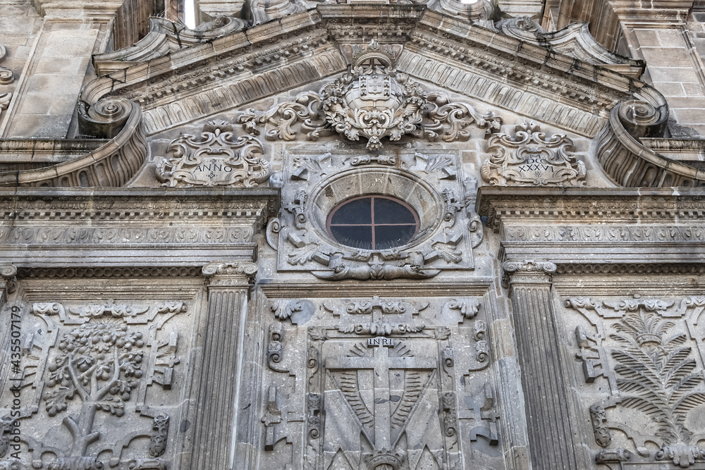 Holy Cross Church (Igreja de Santa Cruz) - Portuguese 17th century church  in Braga, Portugal. Igreja de Santa Cruz dedicated to the Holy Cross. foto  de Stock | Adobe Stock