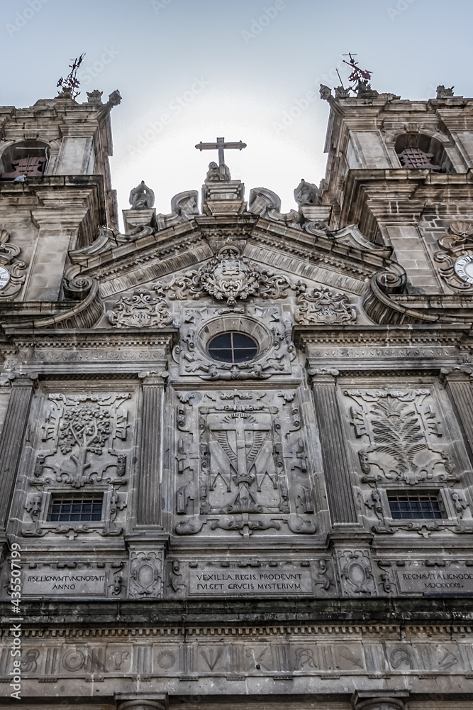 Holy Cross Church (Igreja de Santa Cruz) - Portuguese 17th century church  in Braga, Portugal. Igreja de Santa Cruz dedicated to the Holy Cross. foto  de Stock | Adobe Stock