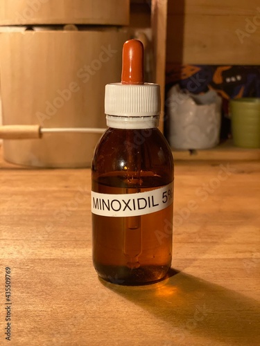 Flacone di Minoxidil al 5%