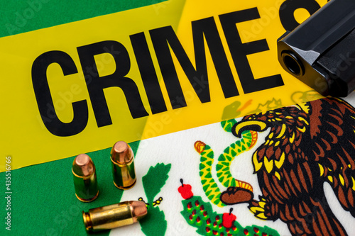 Canvas-taulu Gun, ammunition, crime scene tape and flag of Mexico