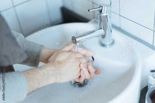 手洗いのイメージ写真・清潔や除菌のイメージ