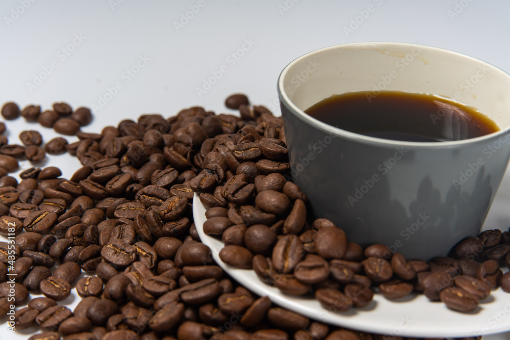 Fototapeta premium Coffee beans and coffee on a white background