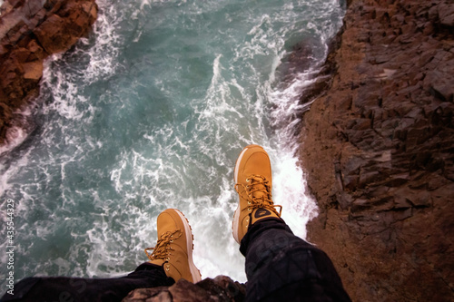 Quadro su tela person on the rocks