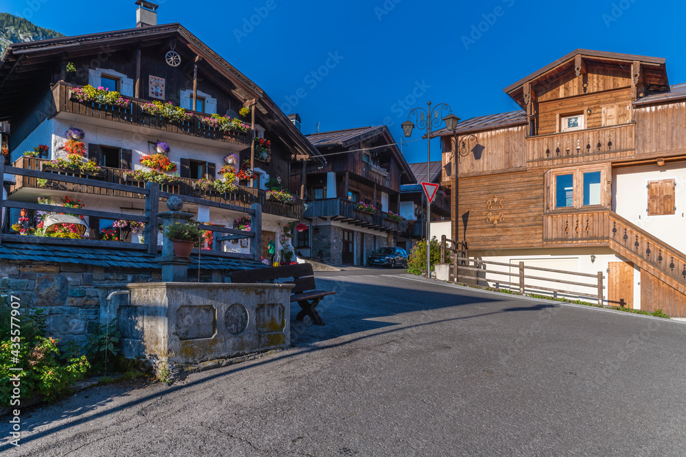 Obraz premium Views and plays of light. The village of Sappada and its beauties