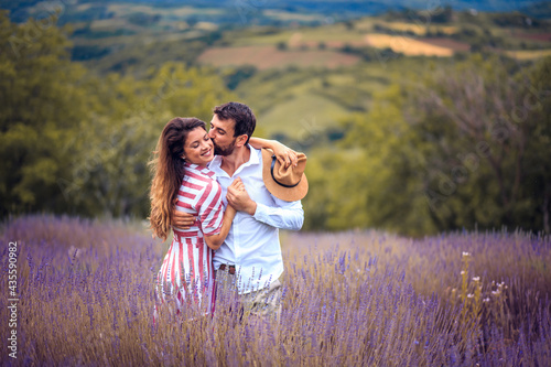 Tableau sur toile Young couple having fun on lavender field.