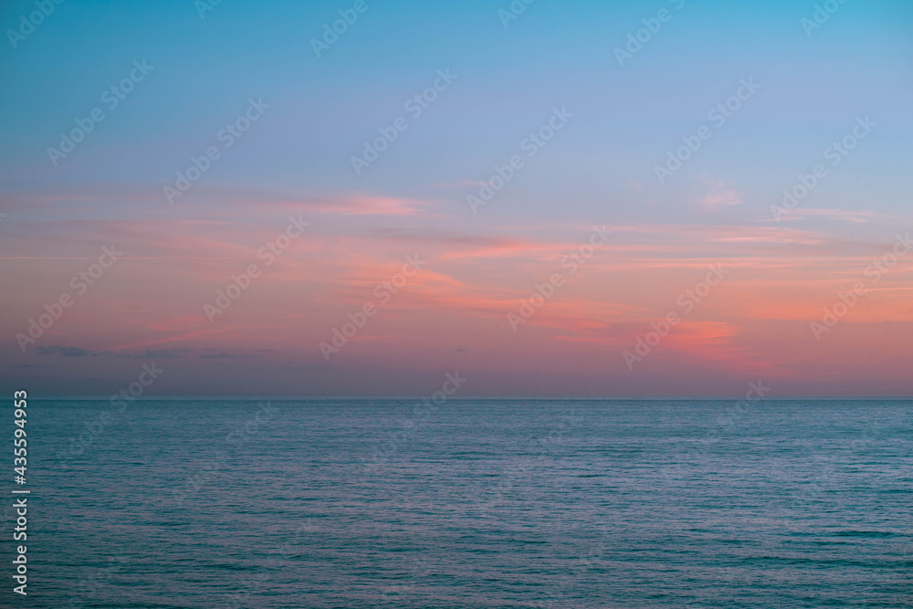 Sunset à Biarritz, avec horizon sur l'océan Atlantique 
