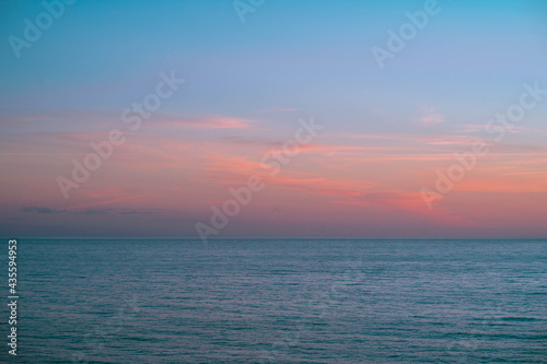 Sunset à Biarritz, avec horizon sur l'océan Atlantique 