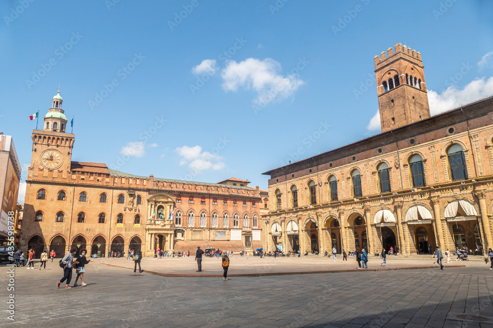 Extra wide view of Maggiore Square in Bologna