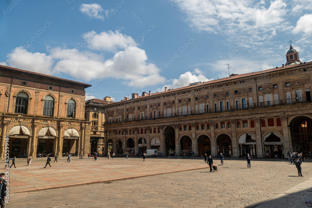 Extra wide view of Maggiore Square in Bologna