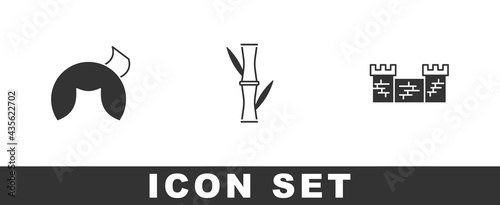Set Chinese fortune cookie, Bamboo and Great wall of China icon. Vector
