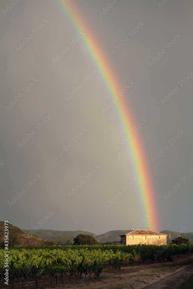 Regenbogen in der Provence Frankreich