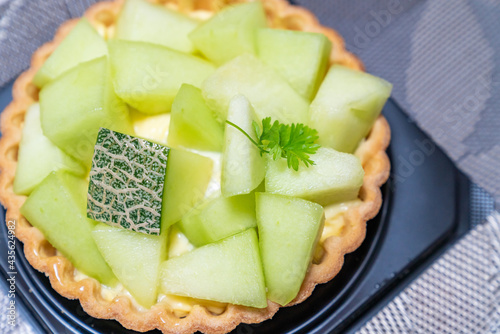 美味しそうなメロンタルトケーキの写真