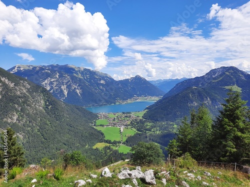 Ausblick auf den Achensee in Tirol