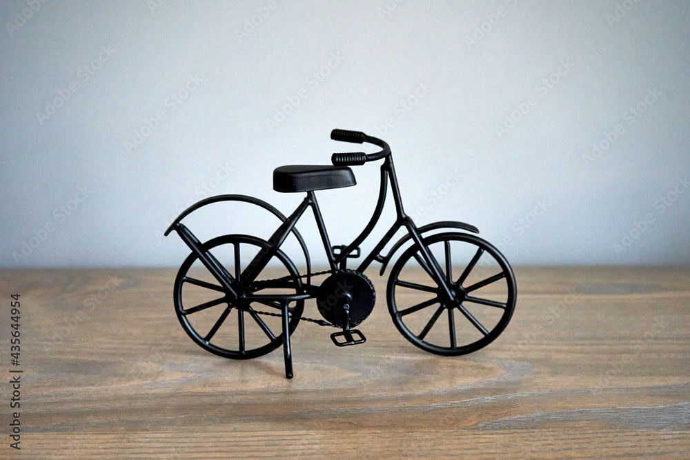 Fototapeta premium Metal figure black bicycle sideways