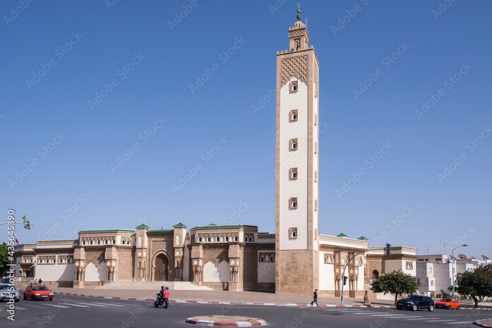Mezquita Mohamed V en la moderna ciudad de Agadir, Marruecos