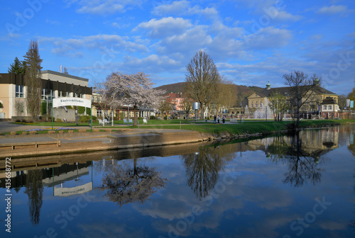 Die Fränkische Saale vor dem Rosengarten und dem Regentenbau von Bad Kissingen