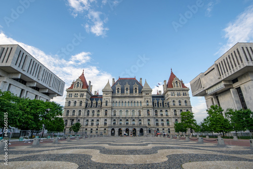 Obraz na płótnie Albany, NY - USA - May 22, 2021: A south western view of the historic Romanesque Revival New York State Capitol building. w salonie