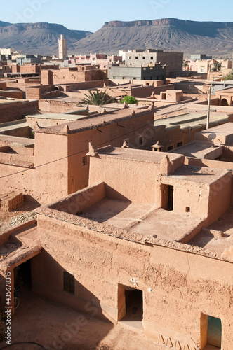 Azoteas y casas en el pueblo de Nkob en el sur de Marruecos
