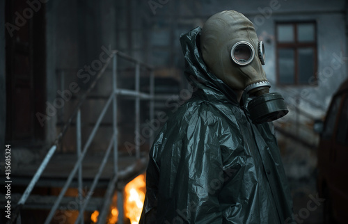 Fotografie, Obraz Scientist dosimetrist radiation supervisor in protective clothing and gas mask explores the danger zone