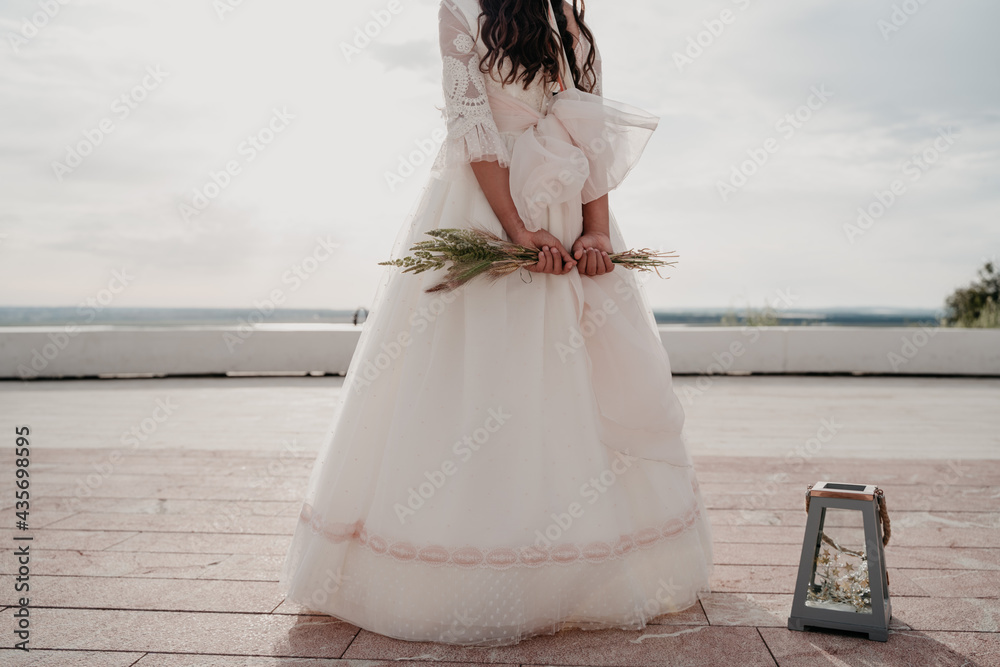 Detalle vestido de niña de comunión