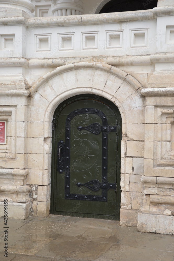 Russia, Vladimir region, Gus khrustalny, Maltsov Crystal Museum, old wooden door