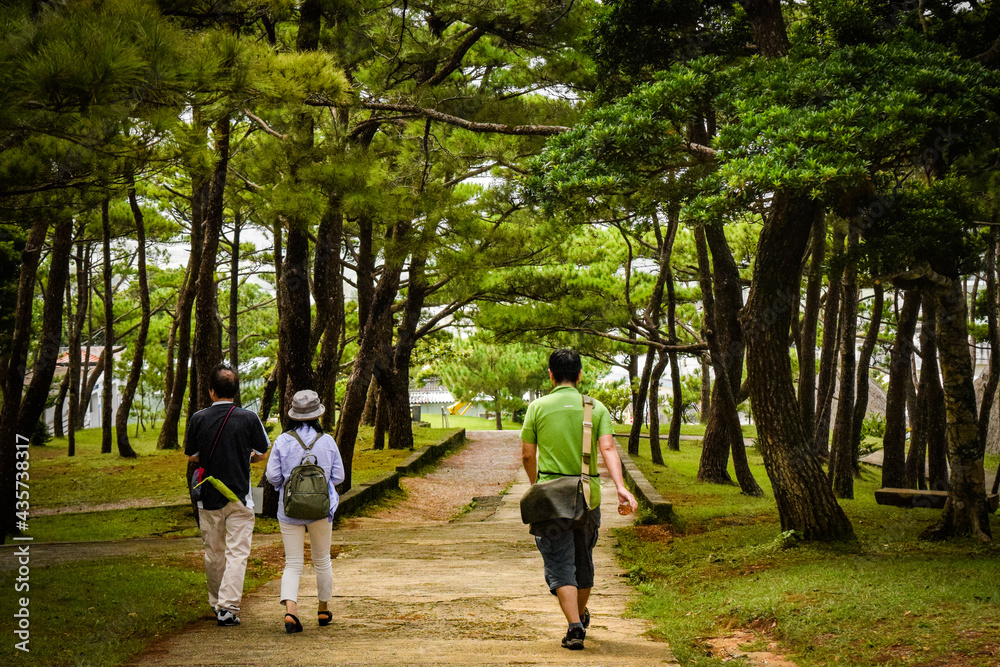 沖縄の風景を眺め歩く