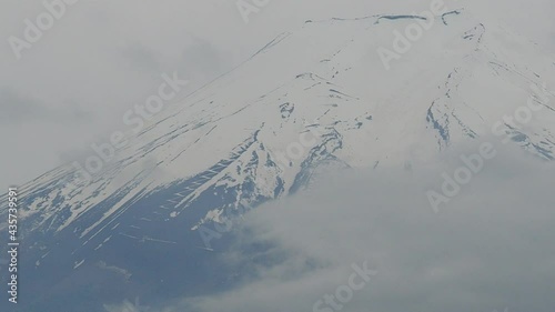 雲の間から現れた富士山 photo