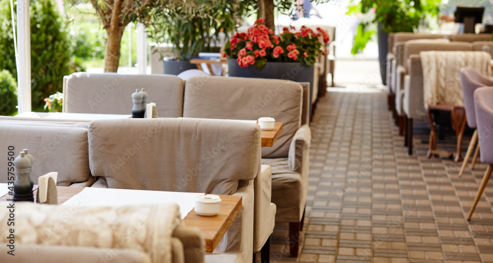 Obraz premium Restaurant or cafe with cozy interior. View of modern dinning room interior