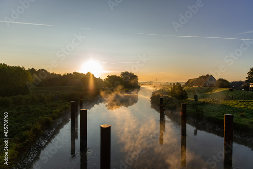 Sonnenaufgang von der Drehbrücke Klevendeich