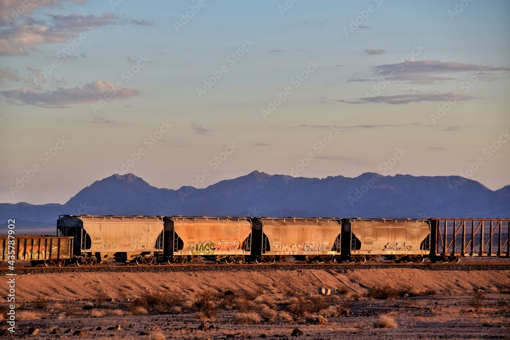 Zug in der Wüste Arizonas