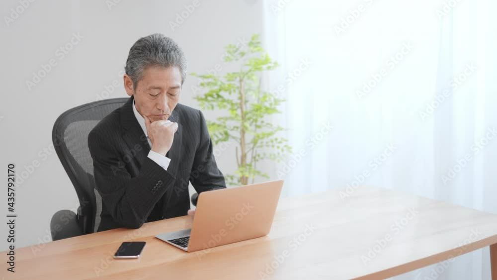 高齢のビジネスマンイメージ 笑う 高齢のビジネスマンイメージ 笑う