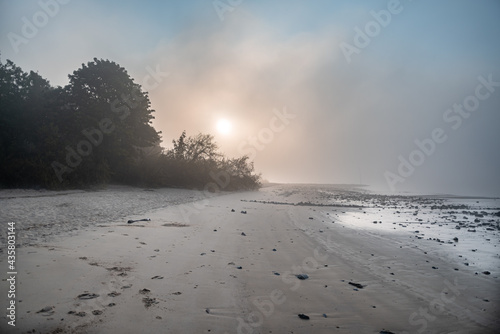 Sonnenaufgang am Wedeler Elbstrand (bei Hamburg)