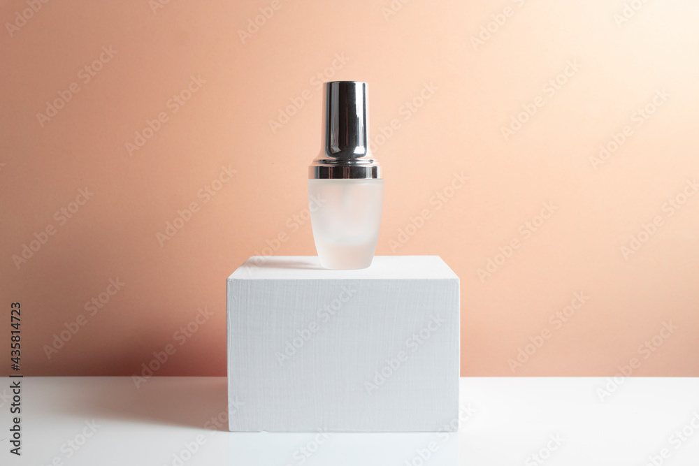 Naklejka premium mockup of beauty fashion cosmetic makeup bottle lotion product with skincare healthcare concept on background
