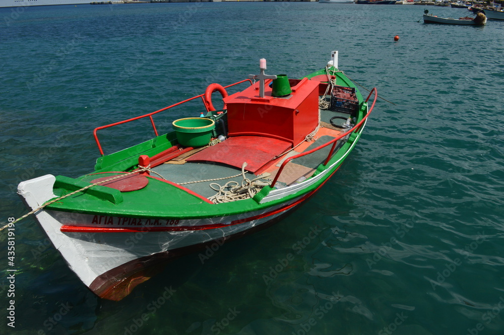 Barca tipica in Grecia. Gozzo destinato alla pesca amatoriale.