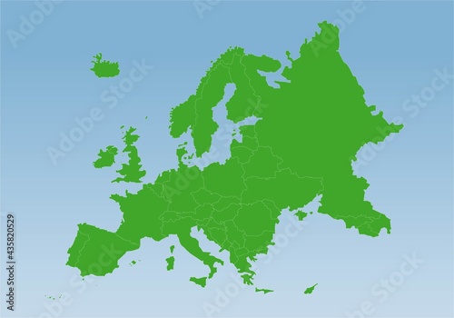Silueta verde de Europa física con los limites entre países sobre cielo azul