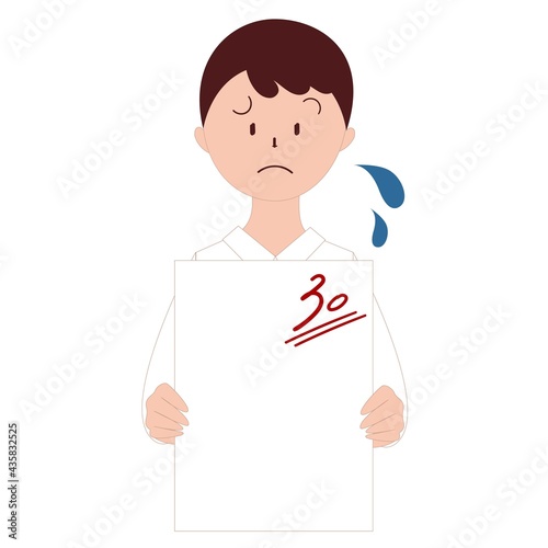 赤点のテストを持つ男の子　日本人
