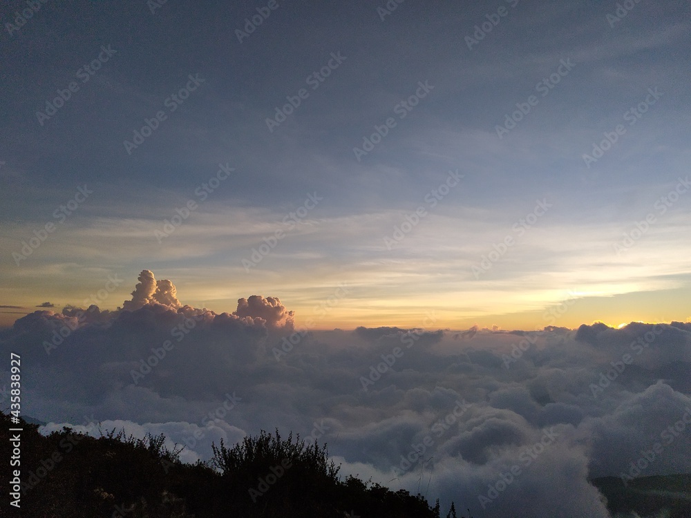 Obraz premium sunset in the mountains