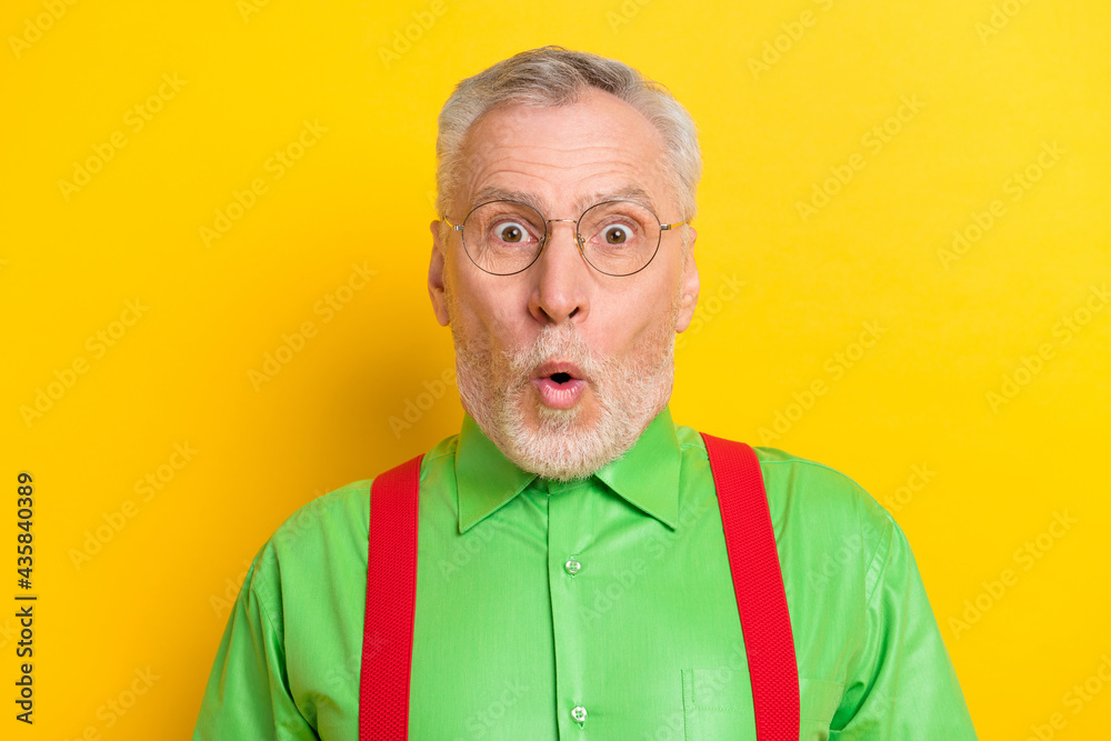 Photo portrait old man amazed opened mouth in glasses wearing festive outfit isolated bright yellow color background Photo portrait old man amazed opened mouth in glasses wearing festive outfit isolated bright yellow color background
